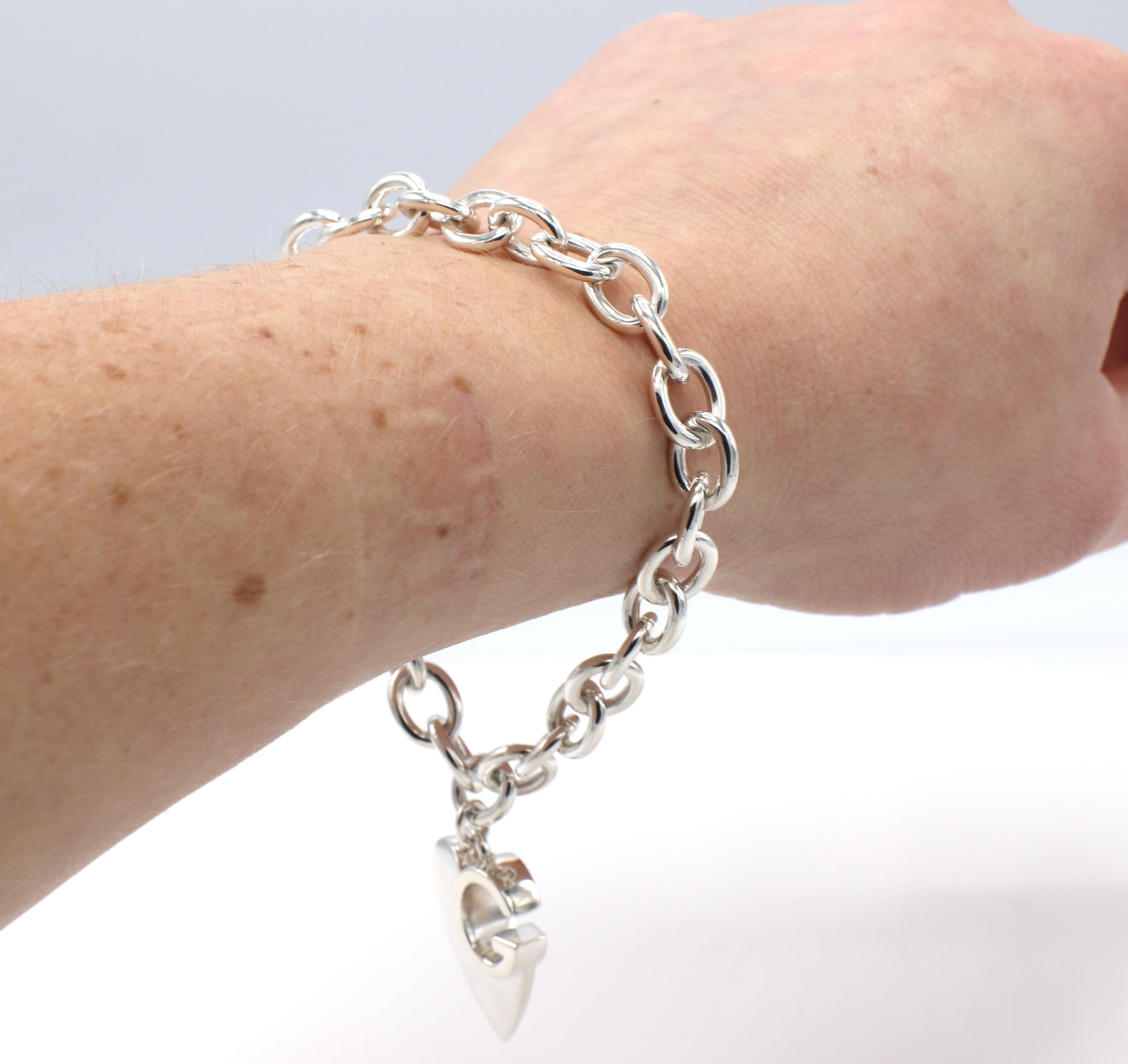 Gucci Sterling Silver Heart Charm Tag Link Bracelet In Excellent Condition In  Baltimore, MD