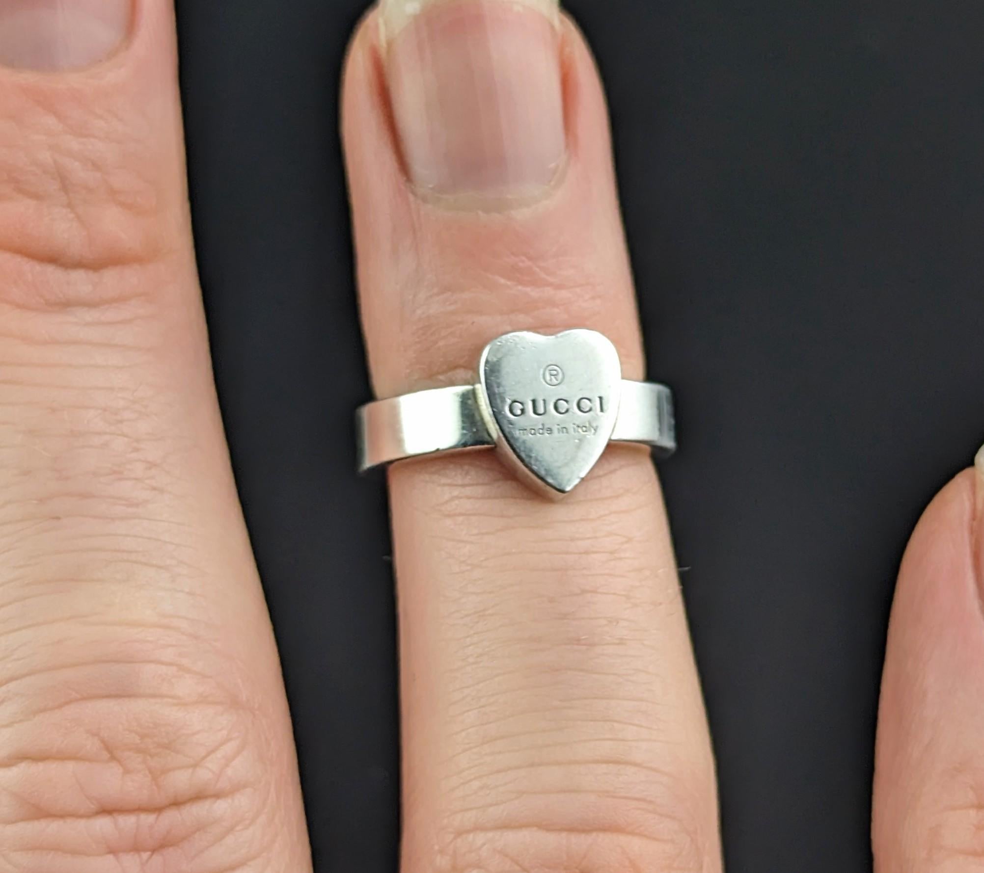 Modern Gucci sterling silver heart trademark ring, boxed  For Sale