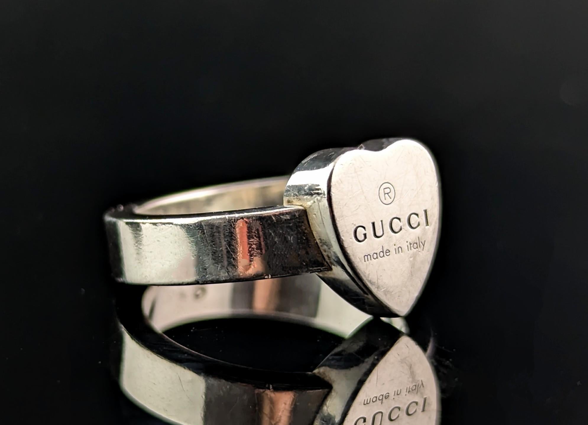Bague de marque Gucci en argent sterling en forme de cœur, boîte  en vente 3