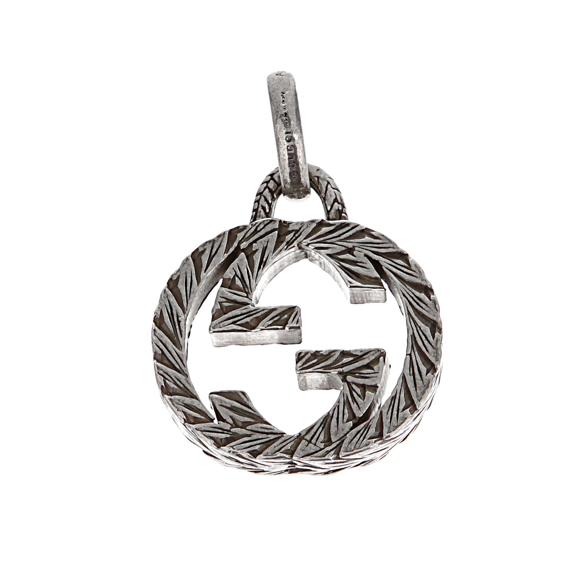 Gucci Sterling Silber Interlocking GG Anhänger mit Gravur für Damen oder Herren im Angebot