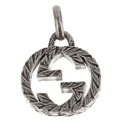 Ciondolo con incisione GG di Gucci in argento sterling