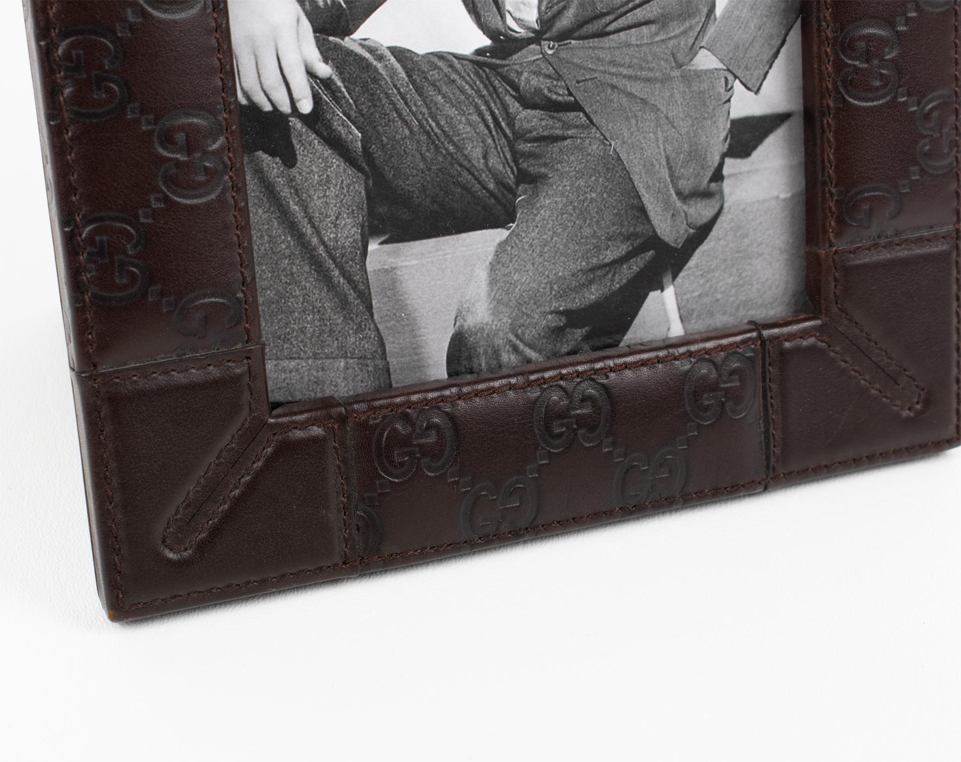 Pelle Cornice per foto in pelle di cioccolato Stitch by Stitch di Gucci, circa 1990 in vendita