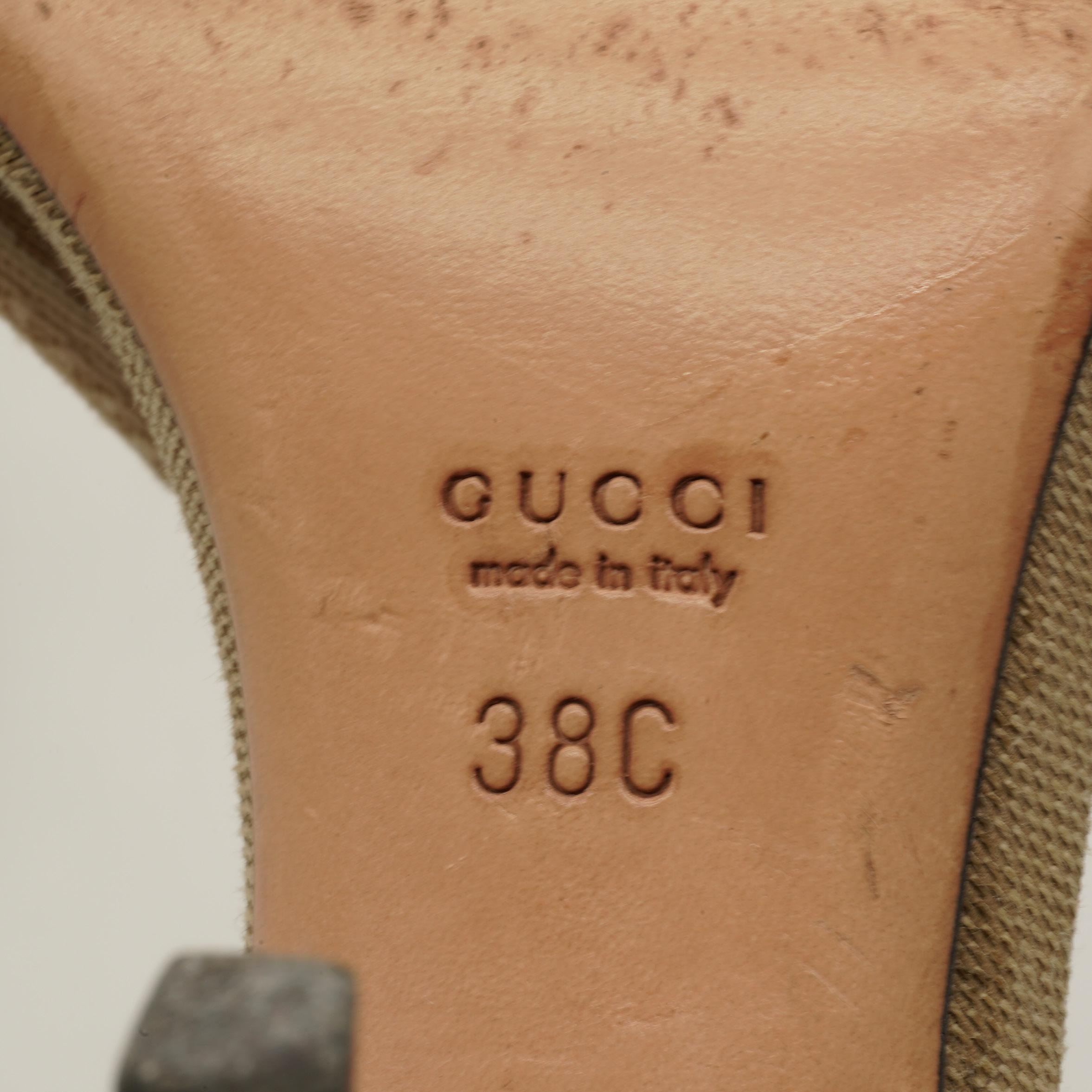Sandales à lanières en toile et cuir de Gucci avec logo GG, circa 2000 en vente 2