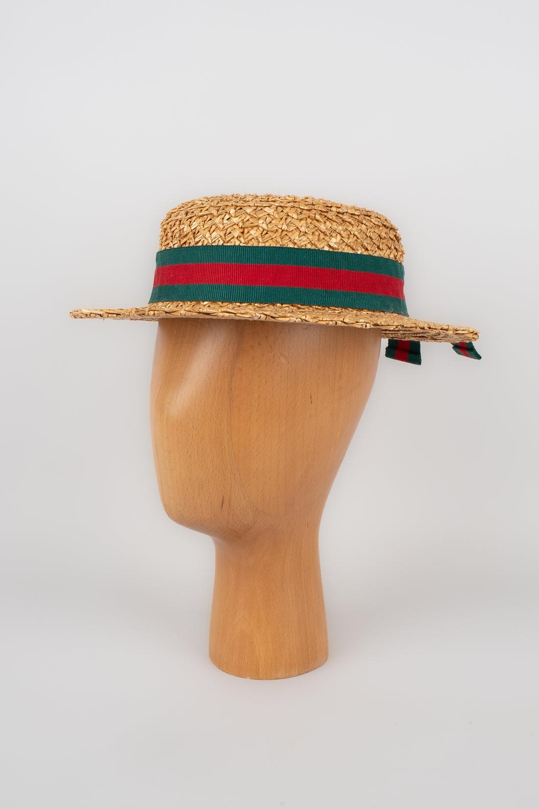 Gucci - (Made in Italy) Straw hat decorated with a green and red ribbon. M size indicated.

Additional information:
Condition: Very good condition
Dimensions: Head circumference: 54cm

Seller Reference: CHP61