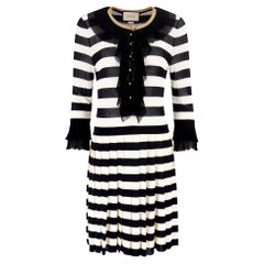 Robe à rayures avec boutons en perles 'GG' de Gucci