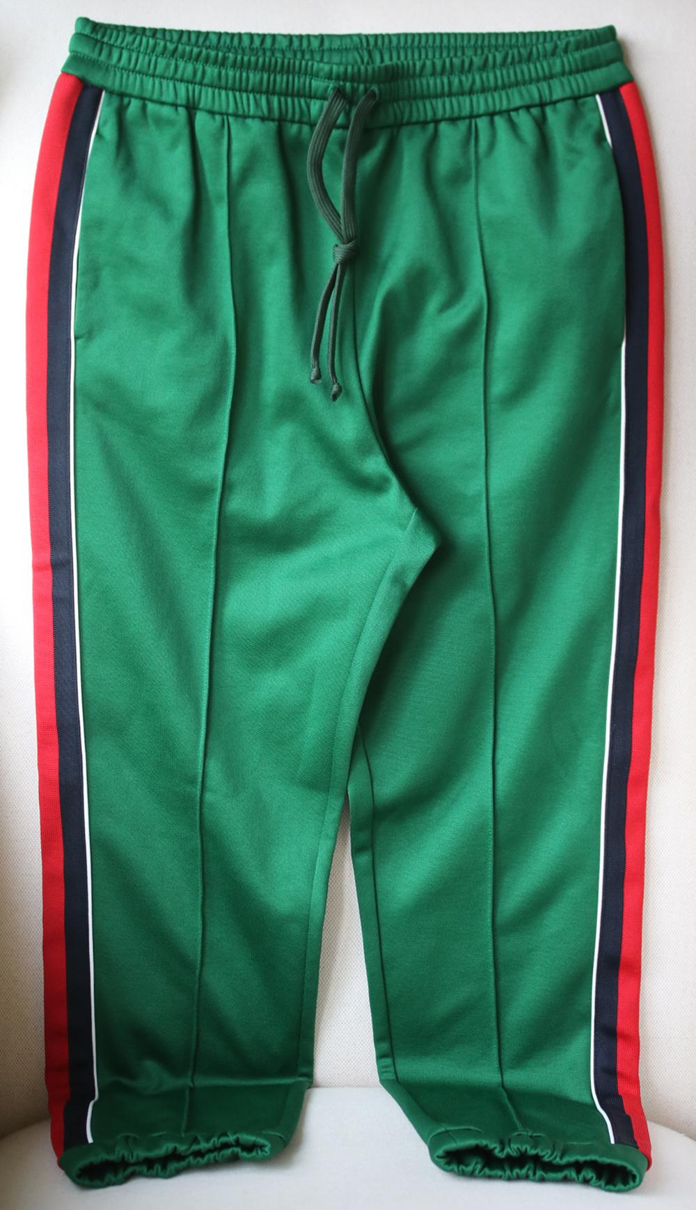 Italian-made from lustrous green tech-jersey, they have raised seams at the front and comfortable elasticated trims. Multicolored tech-jersey. Pull on. 55% polyester, 45% cotton. Designer colour: Yard. Made in Italy.

Size: Large (UK 12, US 8, FR