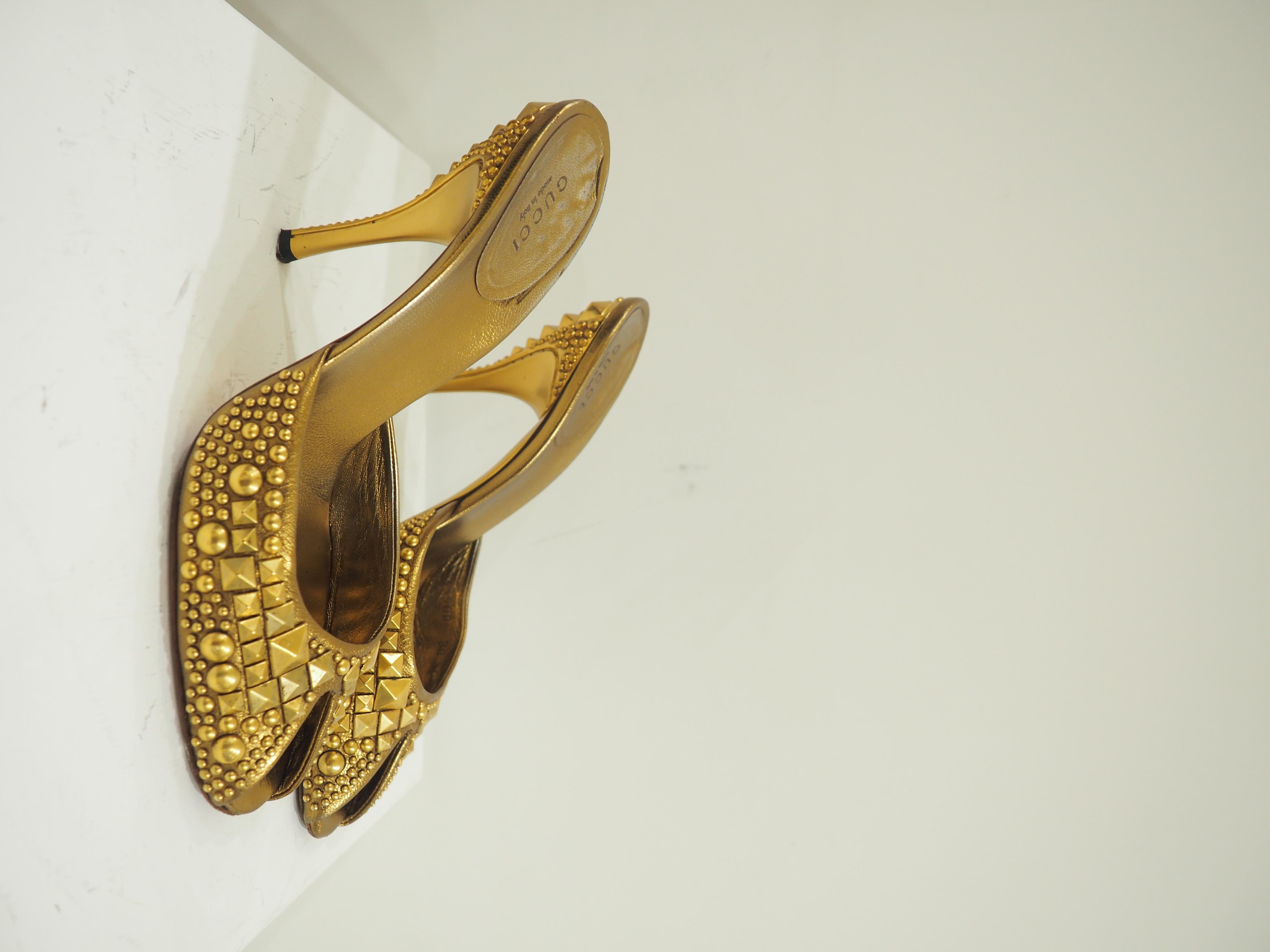 Gucci Studs Gold Sandals
totally made in italy in size it 38.5