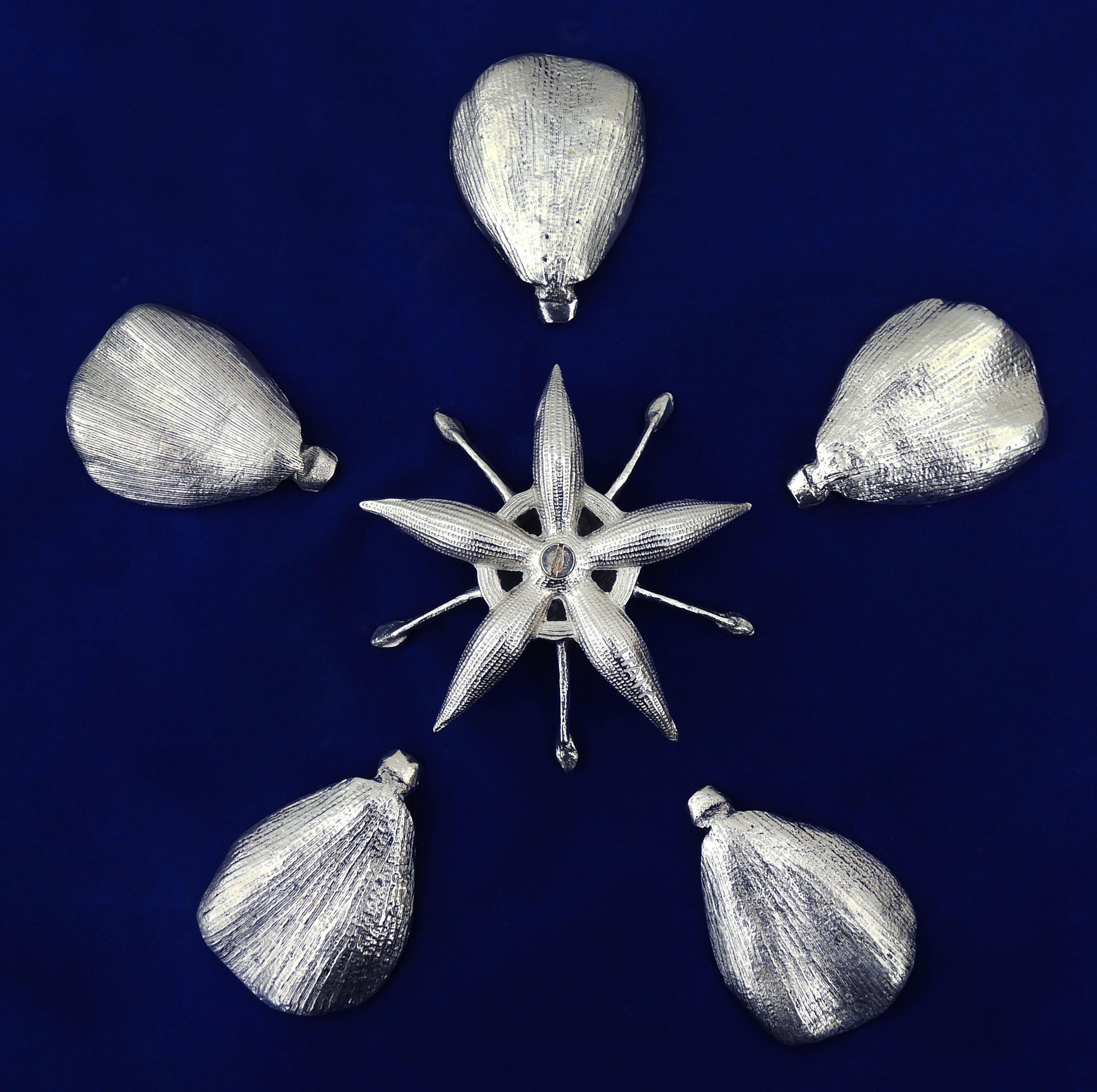 Cendrier à fleurs à cinq pétales ou attrape-tout de style Gucci Italie du milieu du siècle dernier C1960s en vente 1