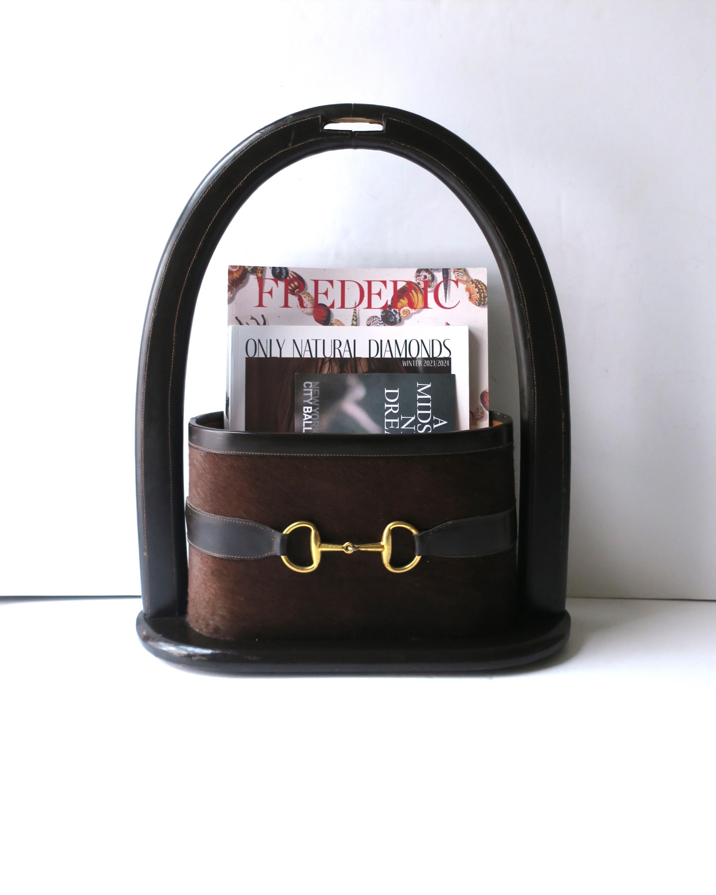 Gucci Atrib. Porta-revistas de cuero italiano de latón Posmoderno en venta