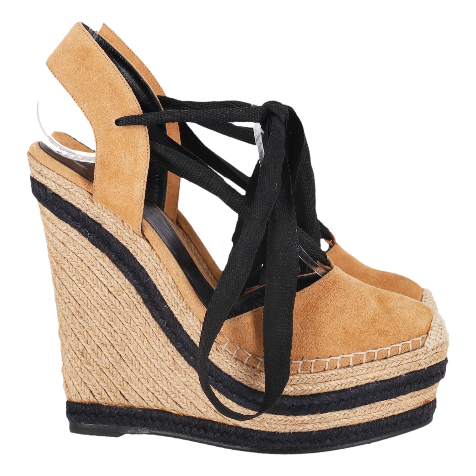 Gucci Espadrille-Keilsandalen aus Wildleder im Zustand „Hervorragend“ im Angebot in London, GB