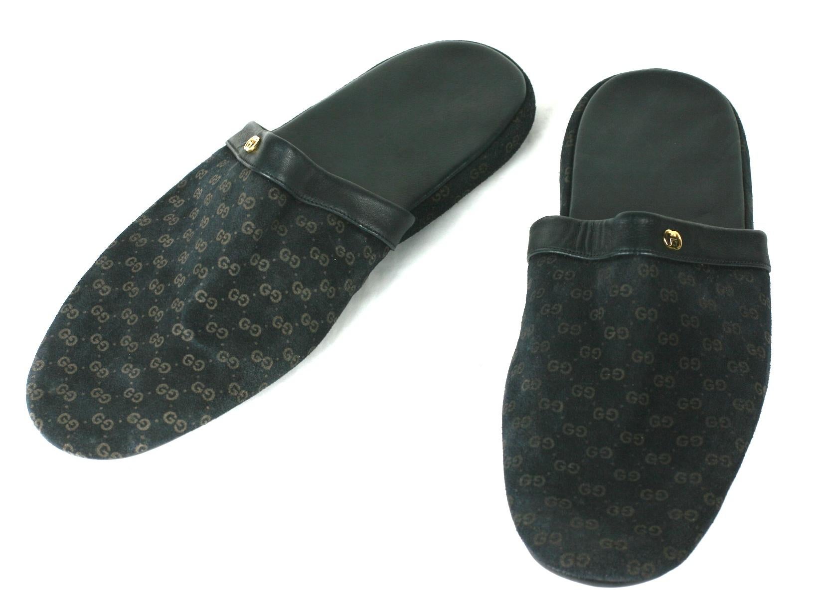 Noir Gucci - Chaussures en daim avec logo en vente