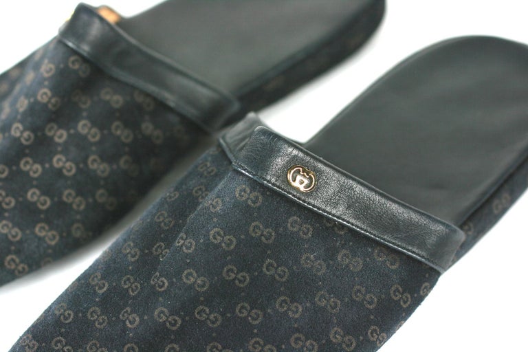 gucci slippers logo