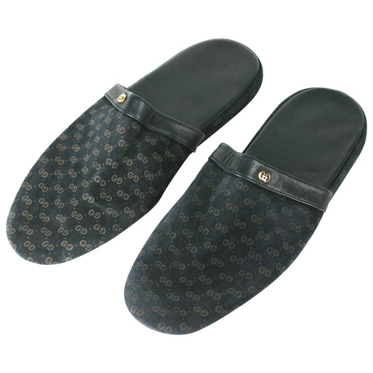 Arabische Sarabo Geroosterd bovenste Gucci Suede Logo Slippers For Sale at 1stDibs | gucci suede slippers,  vintage gucci slippers, gucci house slippers