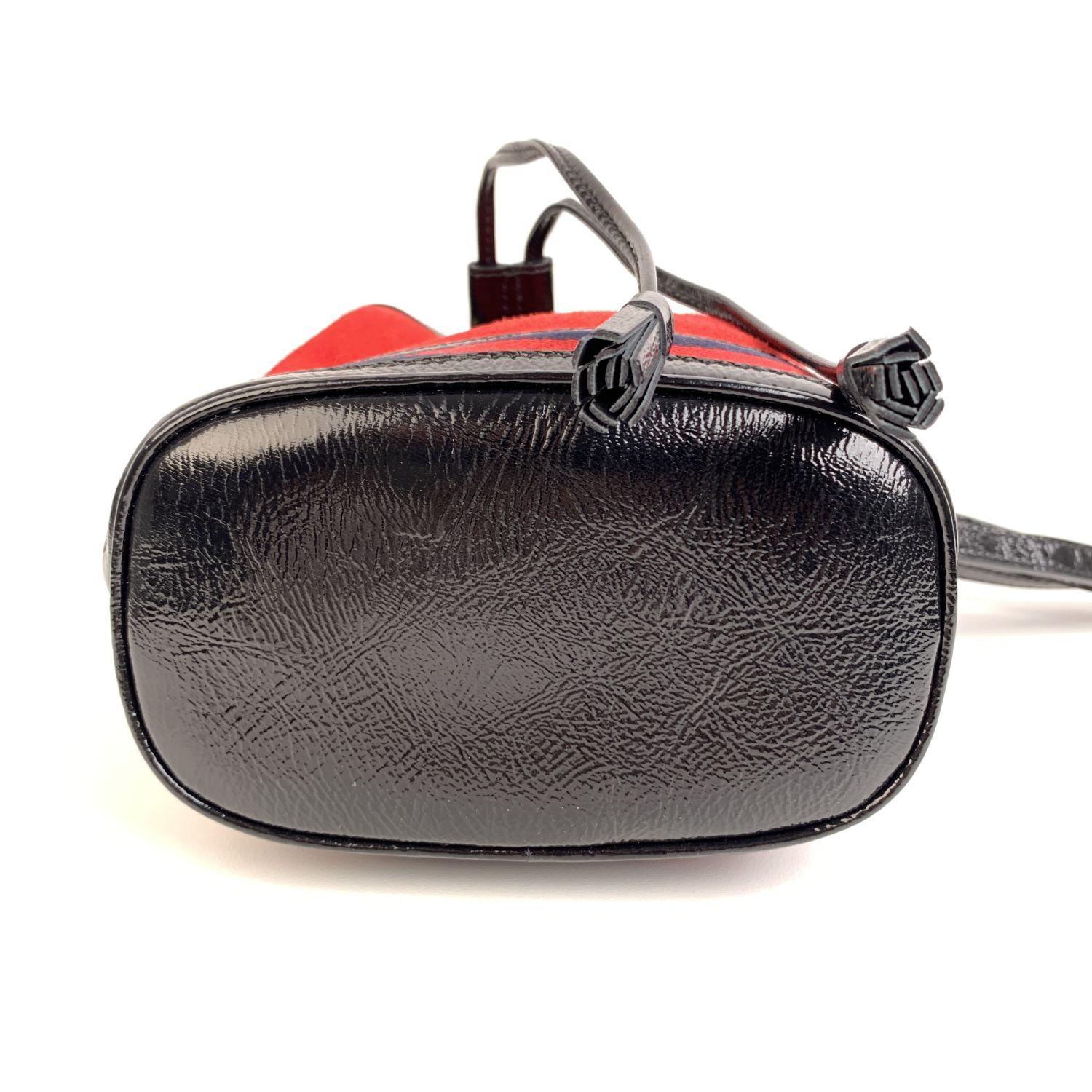Gucci Suede Signature Web Ophidia Small Bucket Bag Red Black In Excellent Condition In Rome, Rome