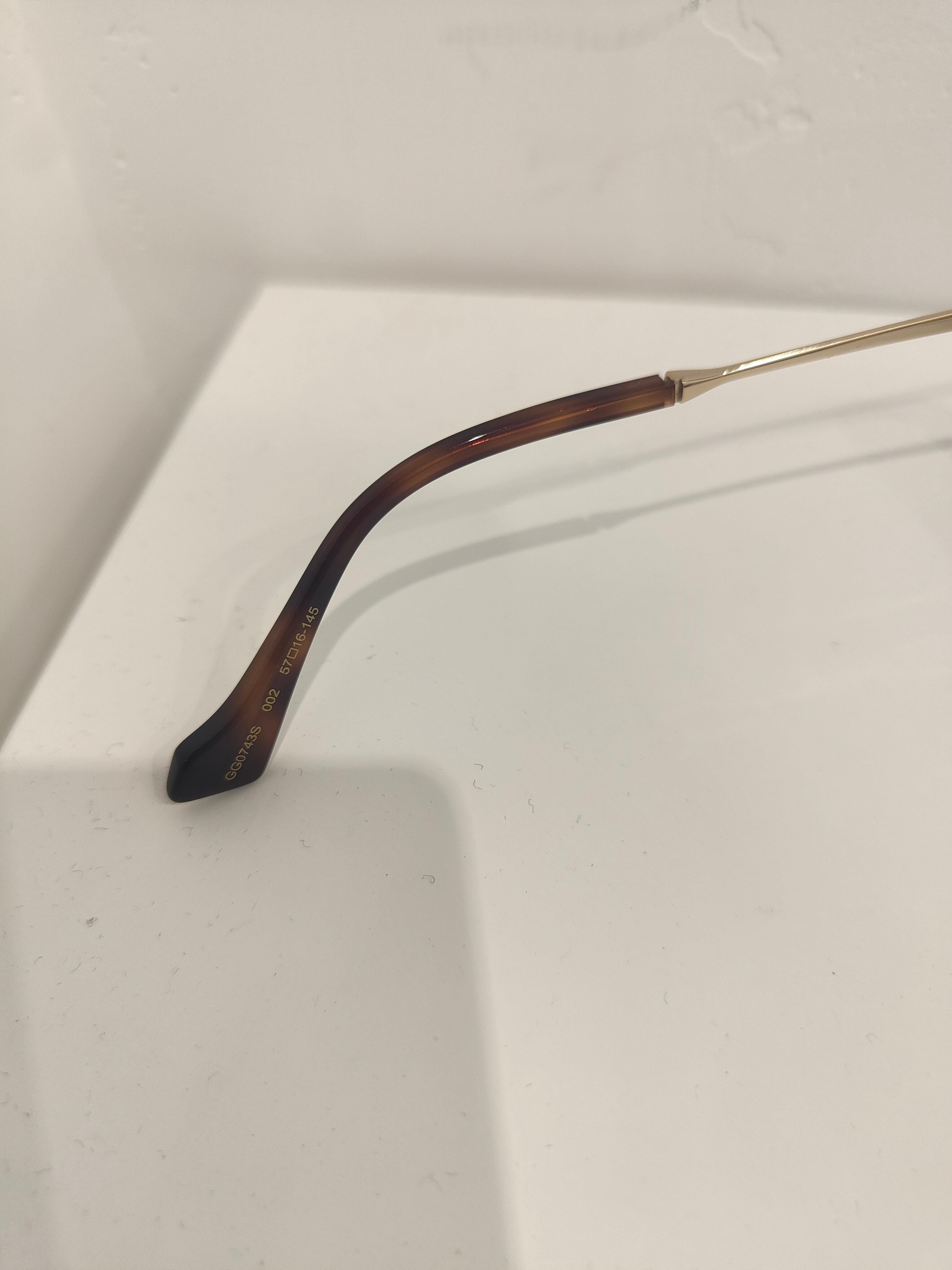Women's or Men's Gucci sunglasses NWOT and box