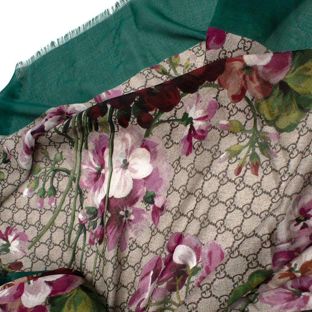 Women's or Men's Gucci Supreme Blooms Emerald Green Trim Scarf For Sale
