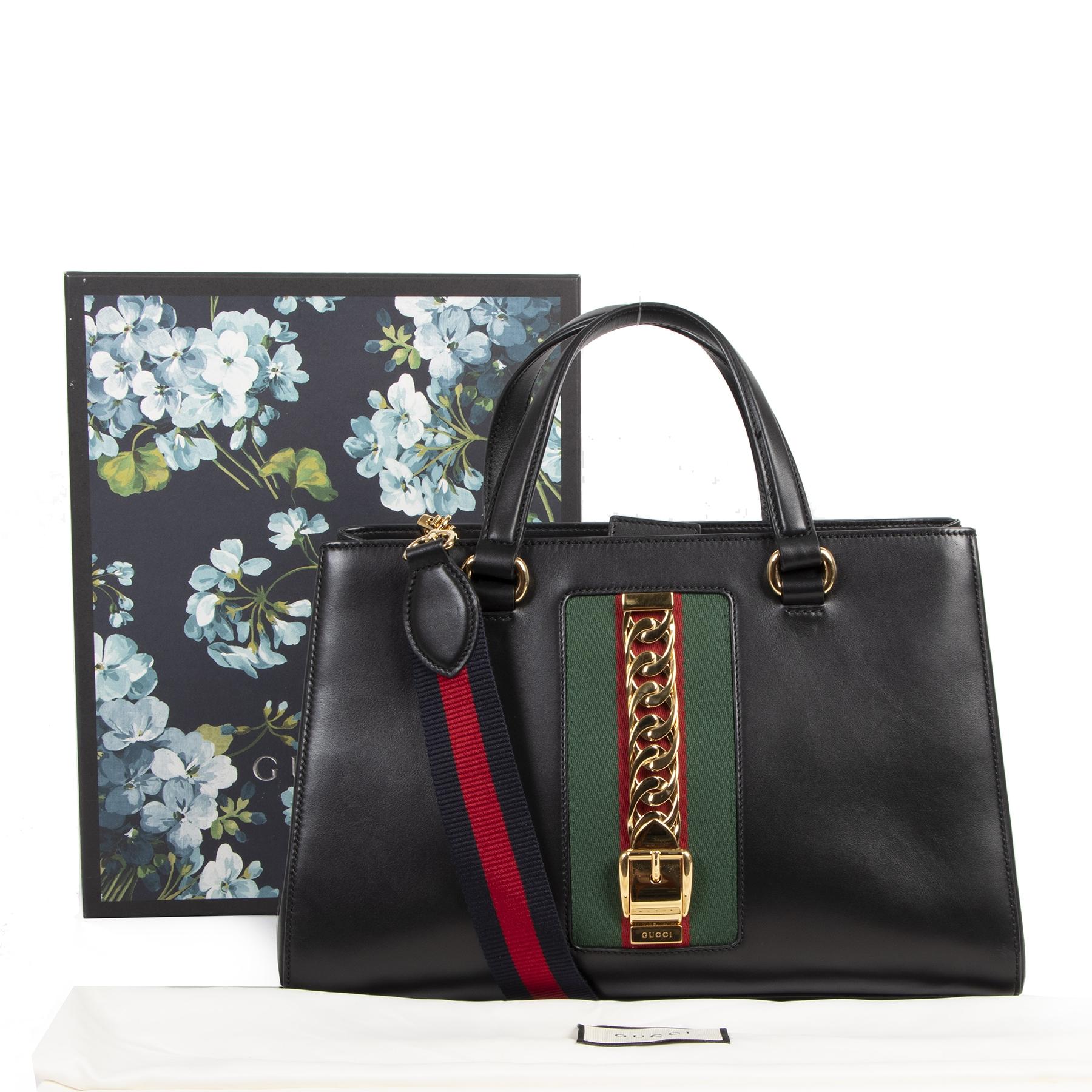 Very good condition

Gucci Sylvie Black Shoulder Bag

Get yourself the perfect bag for everyday wear with this gorgeous Gucci bag. This Sylvie bag comes in black and features the brand's signature web design, with the iconic stripes, on the front.