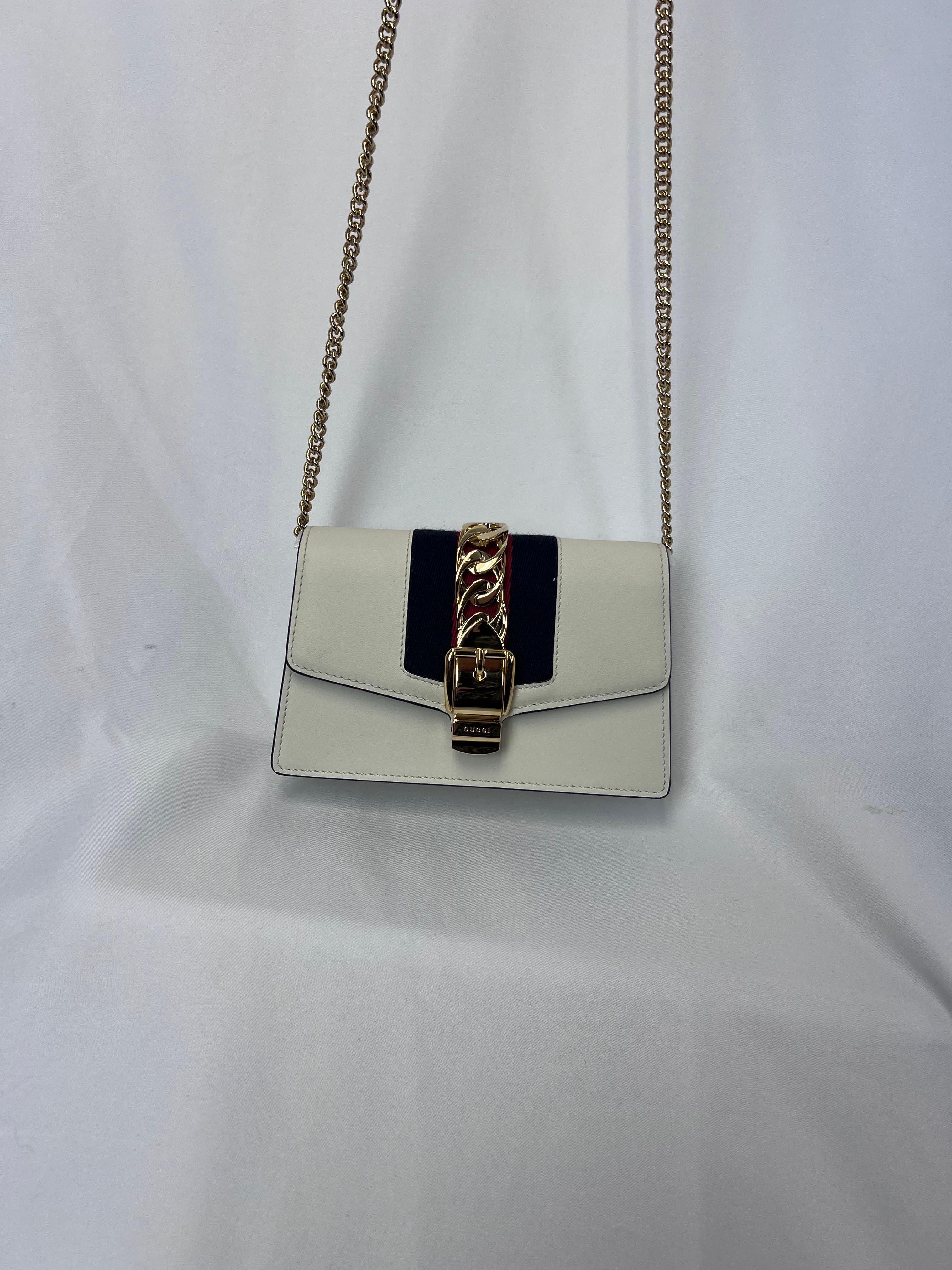 Gray Gucci Sylvie Chain Leather Crossbody Bag For Sale