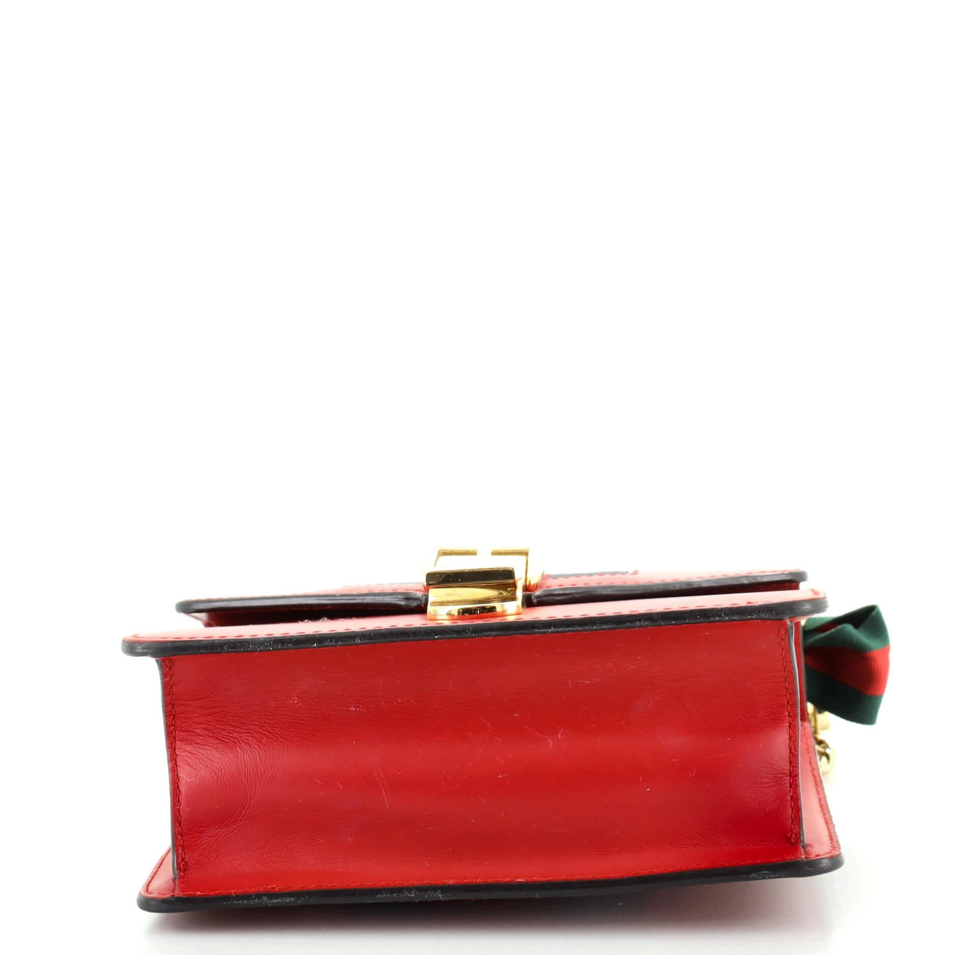 Gucci Sylvie Kette Umhängetasche aus Leder Mini im Zustand „Relativ gut“ in NY, NY