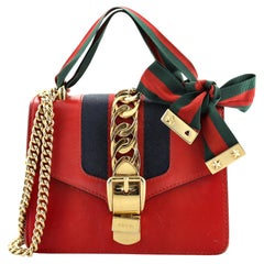 Gucci Sylvie Kette Umhängetasche aus Leder Mini