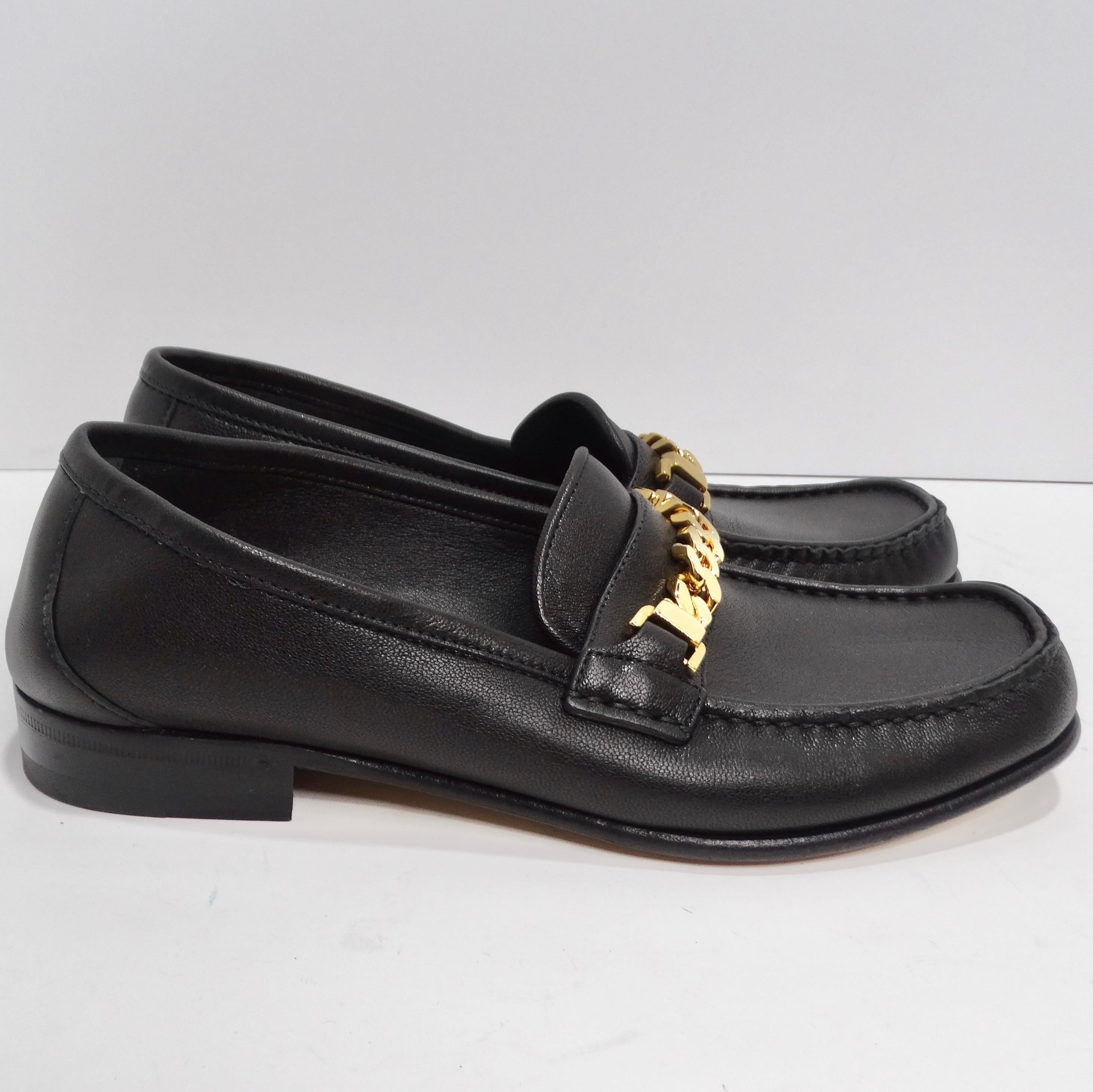 Women's or Men's Gucci Sylvie Gold Tone Chain Loafers Black Leather For Sale