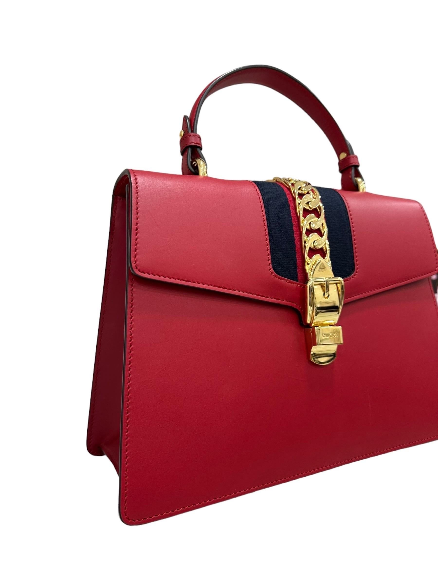 Gucci Sylvie Media Borsa a Tracolla pelle Rossa  In Excellent Condition For Sale In Torre Del Greco, IT