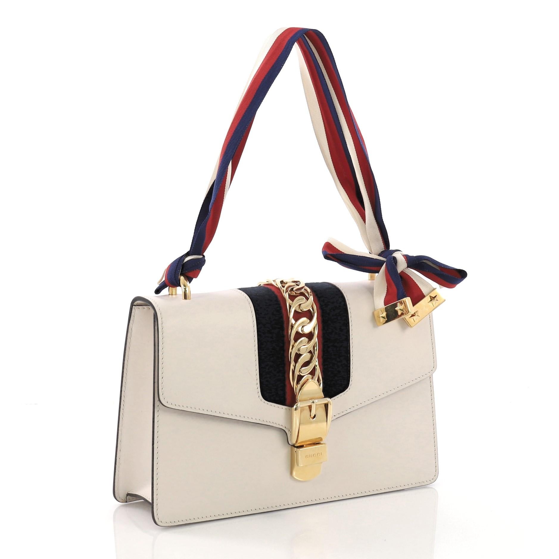 Gucci Sylvie Shoulder Bag Leather Small, crafted in off-white leather (Beige)