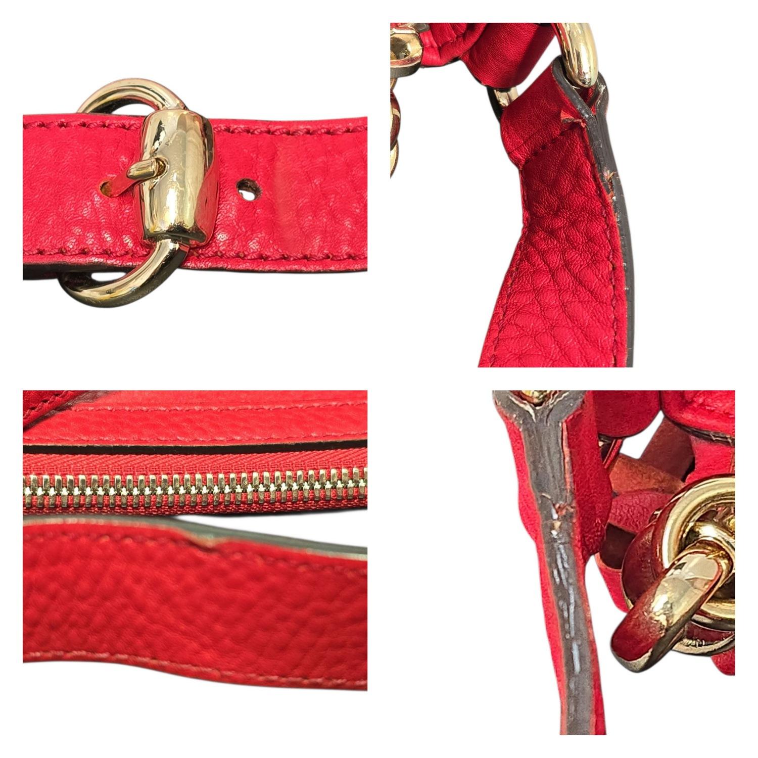 Gucci - Croix à pompon Soho en cuir de veau velouté Tabasco en vente 4