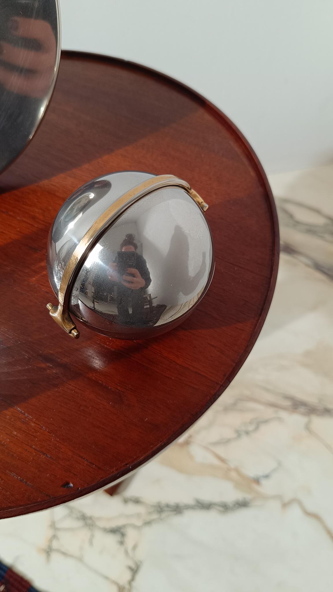 XX secolo Accendino da tavolo Gucci / Sfera cromata con dettaglio morsetto in oro, 1970 in vendita