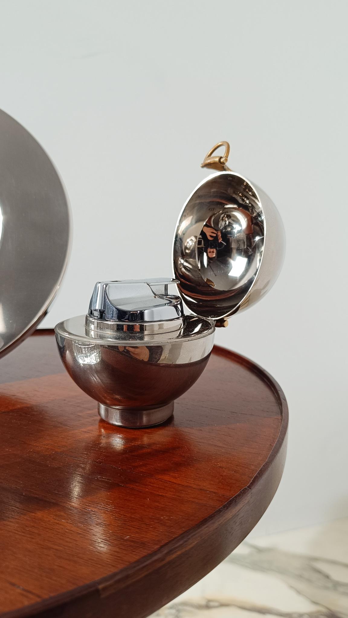 Placcato oro Accendino da tavolo Gucci / Sfera cromata con dettaglio morsetto in oro, 1970 in vendita