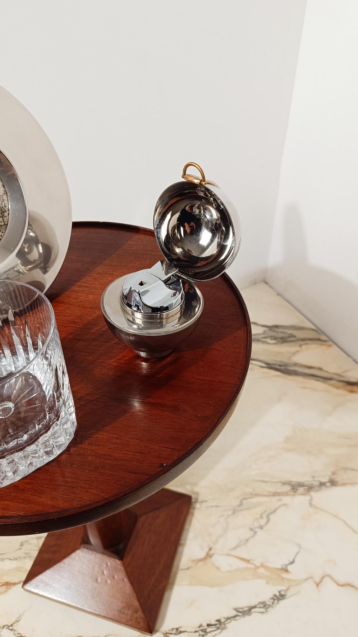 Accendino da tavolo Gucci / Sfera cromata con dettaglio morsetto in oro, 1970 in vendita 1