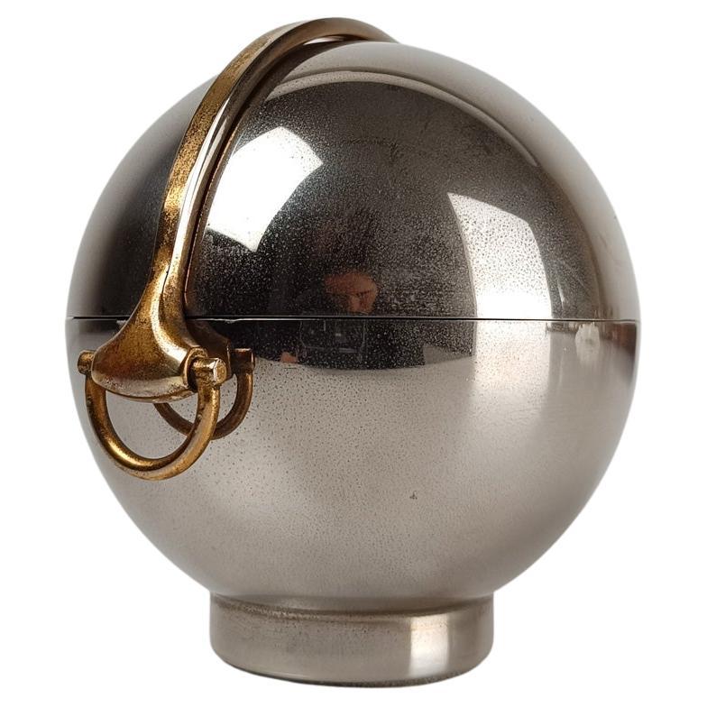 Accendino da tavolo Gucci / Sfera cromata con dettaglio morsetto in oro, 1970 in vendita
