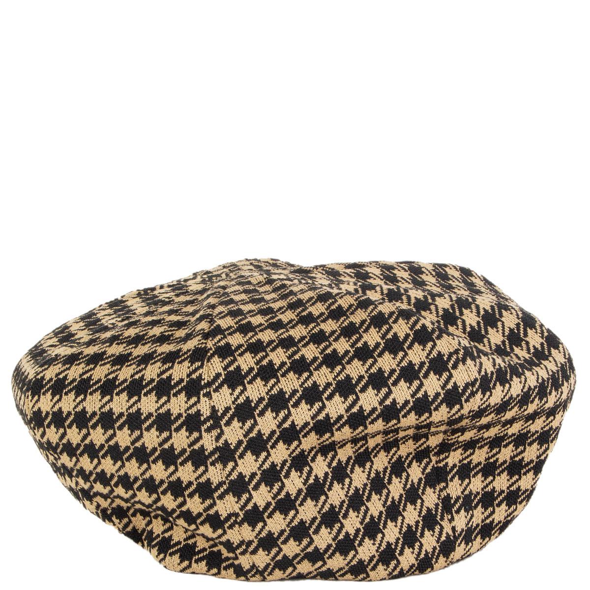Gucci pied de poule beret in tan and black wool-blenmd (missing tag) and lined in pink silk. Has been worn and is in excellent condition. 

Tag Size 57
Inside Circumference 53cm (20.7in)
