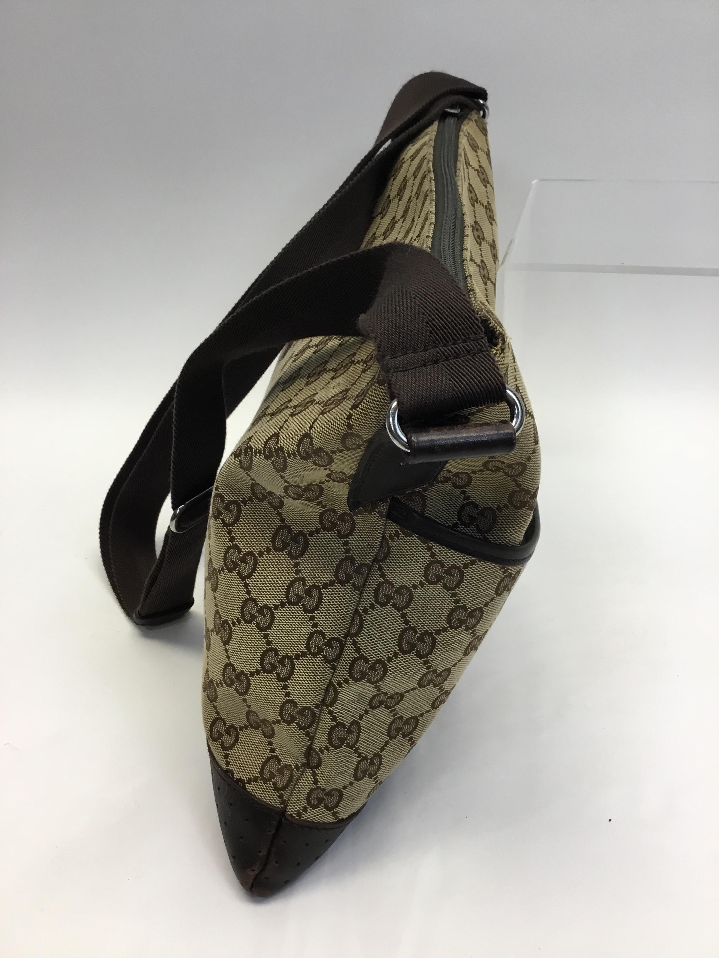 Gucci Tan Canvas Monogram Crossbody with Leather Trim In Good Condition For Sale In Narberth, PA