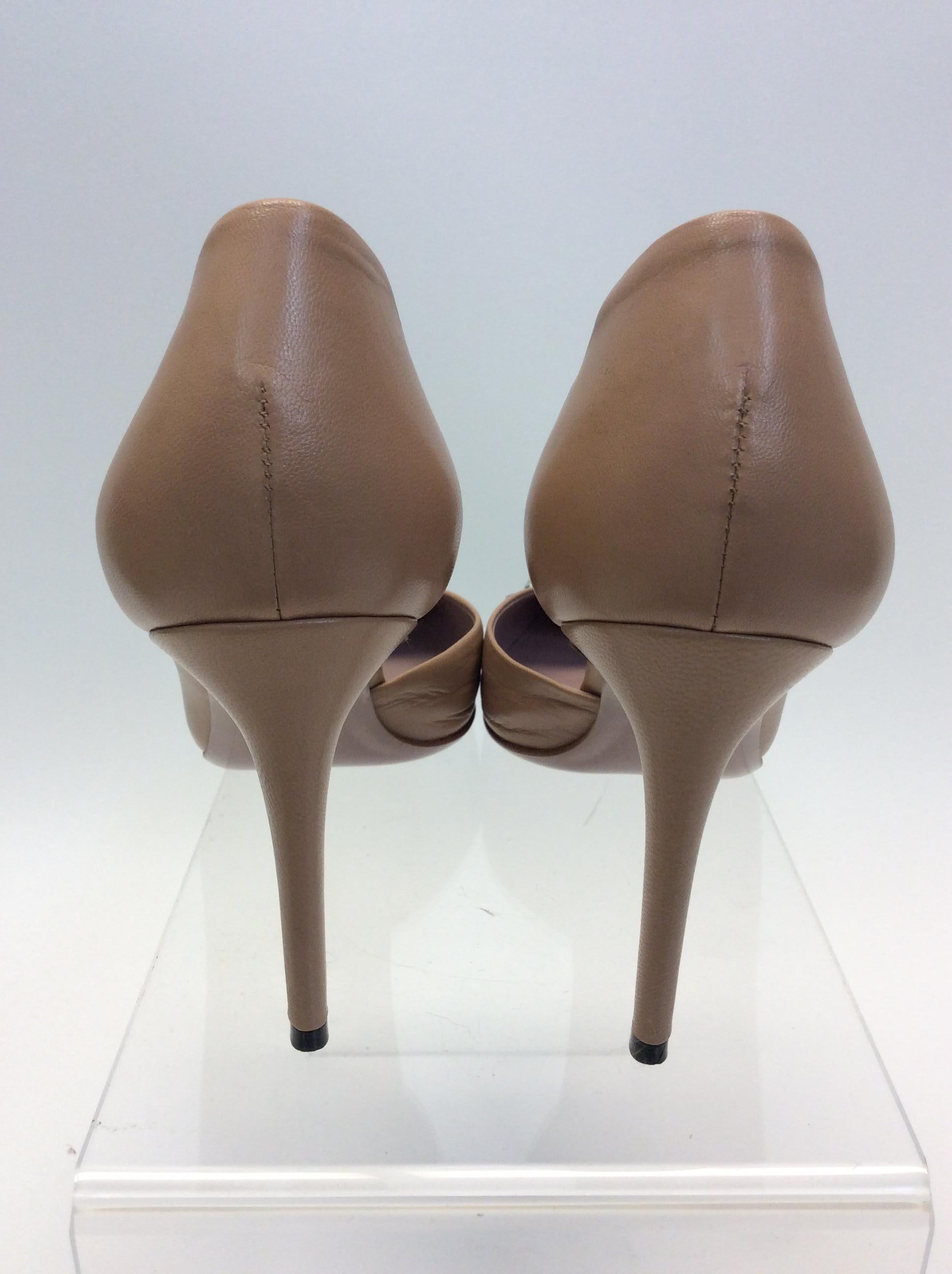 Brown Gucci Tan Leather Studded Heels For Sale