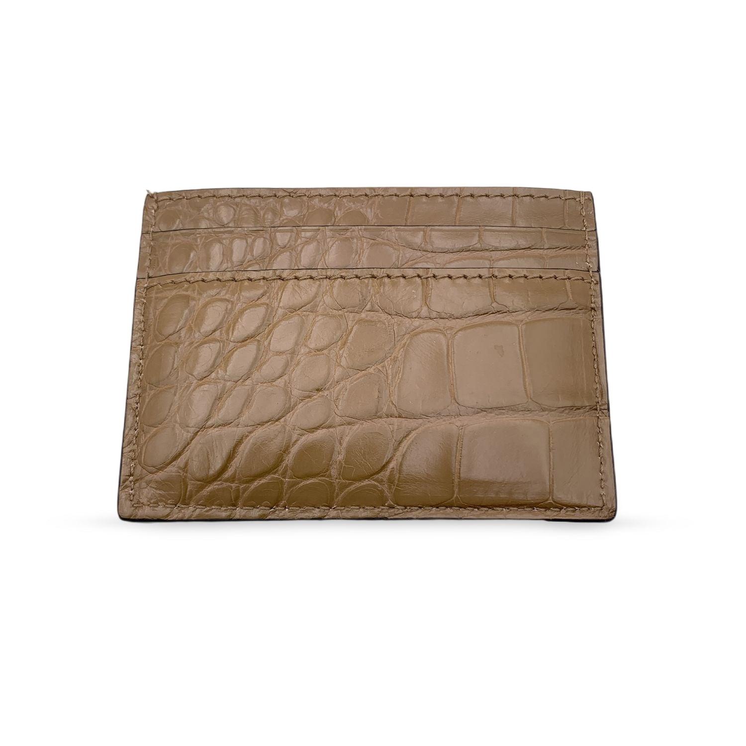 This beautiful Bag will come with a Certificate of Authenticity provided by Entrupy. The certificate will be provided at no further cost Beautiful Gucci 'Zumi' credit card holder wallet, crafted in tan/light brown embossed leather with gold and