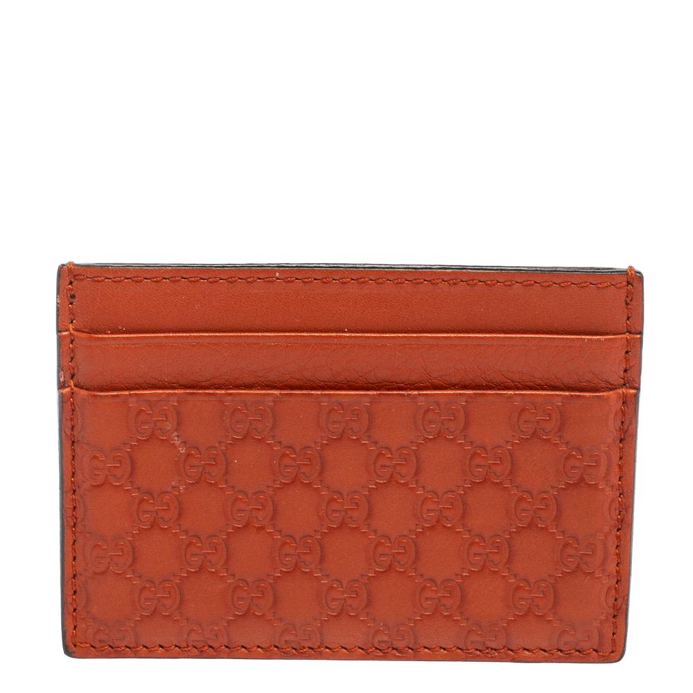 Compact yet super stylish, this tan Gucci card case is designed using Microguccissima leather. It can easily hold your cards and can easily fit into your everyday wallet or evening clutch.

Includes: Original Box