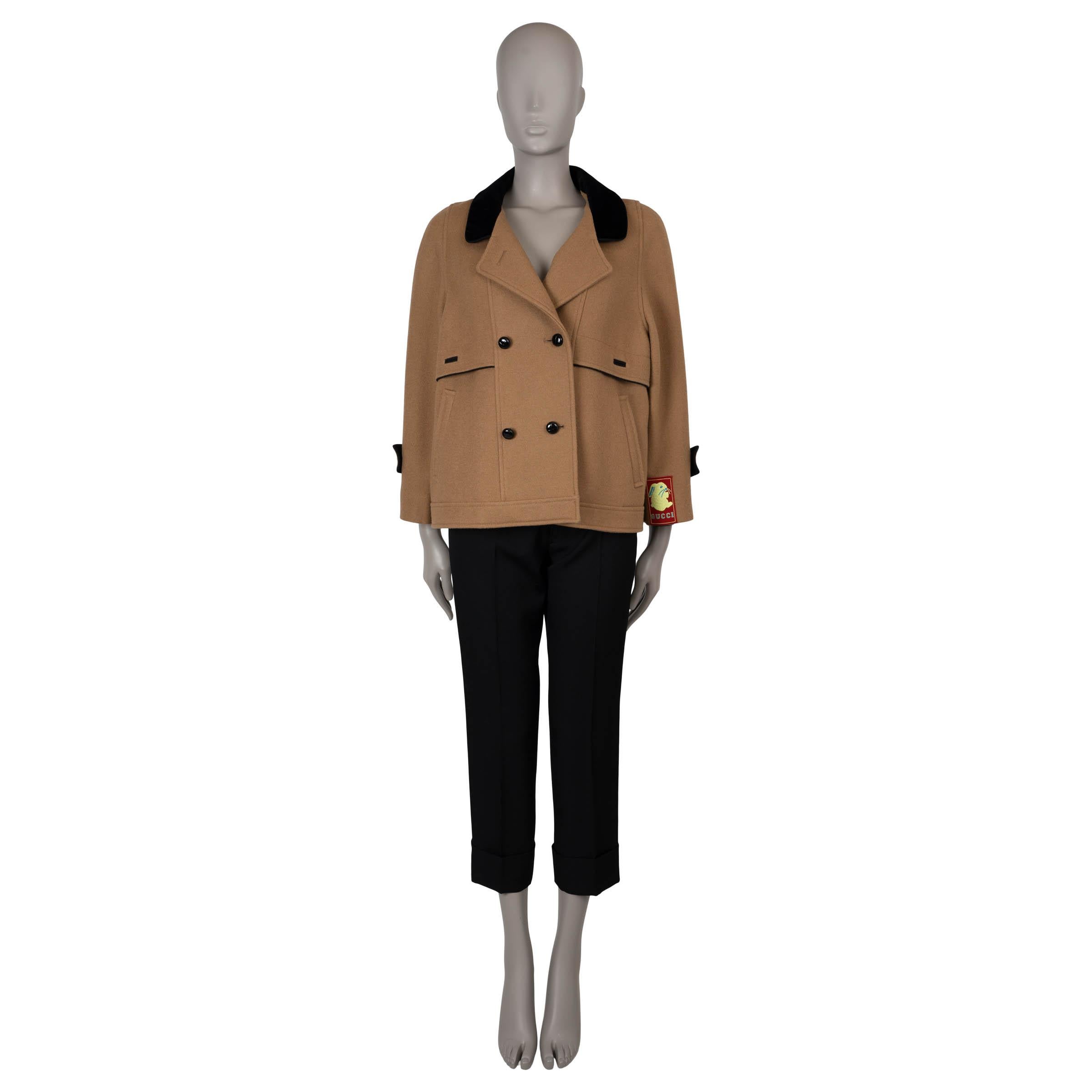 GUCCI tan wool 2022 RABBIT VELVET TRIM Peacoat Jacket 36 XS In Excellent Condition For Sale In Zürich, CH