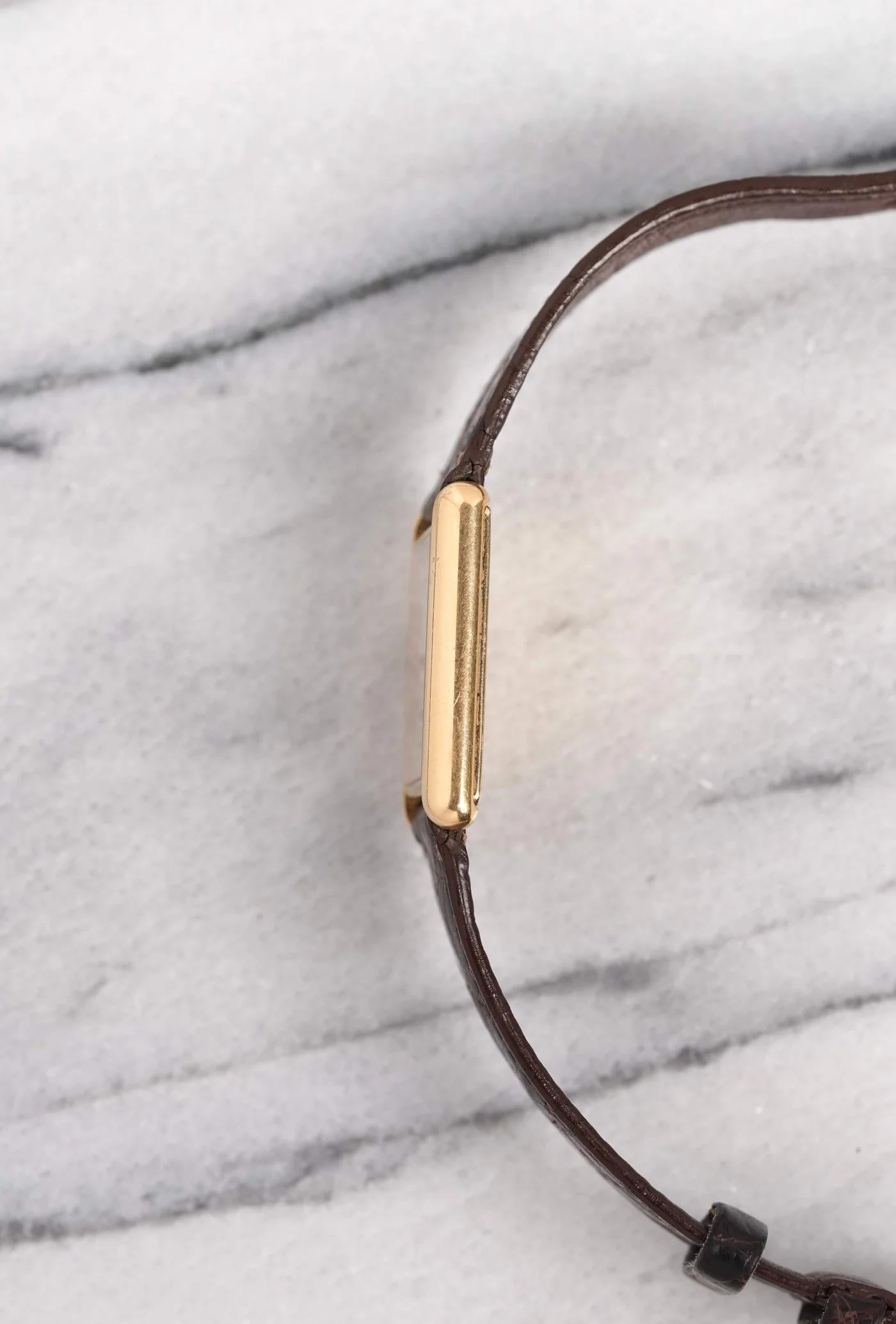 Montre Tank de Gucci en or jaune 18 carats, années 1970-80 en vente 1
