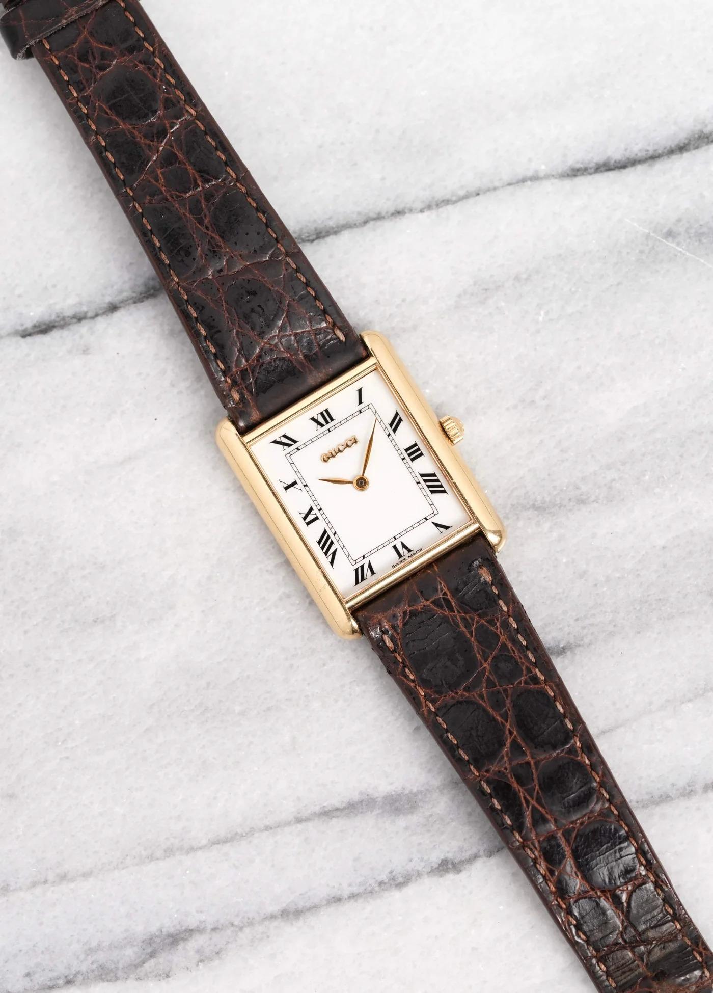 Montre Tank de Gucci en or jaune 18 carats, années 1970-80 en vente 2