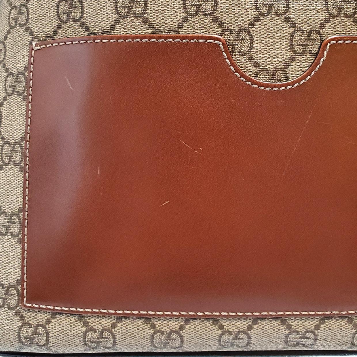 Donna Borsa Hobo Gucci Taupe GG Supreme in vendita