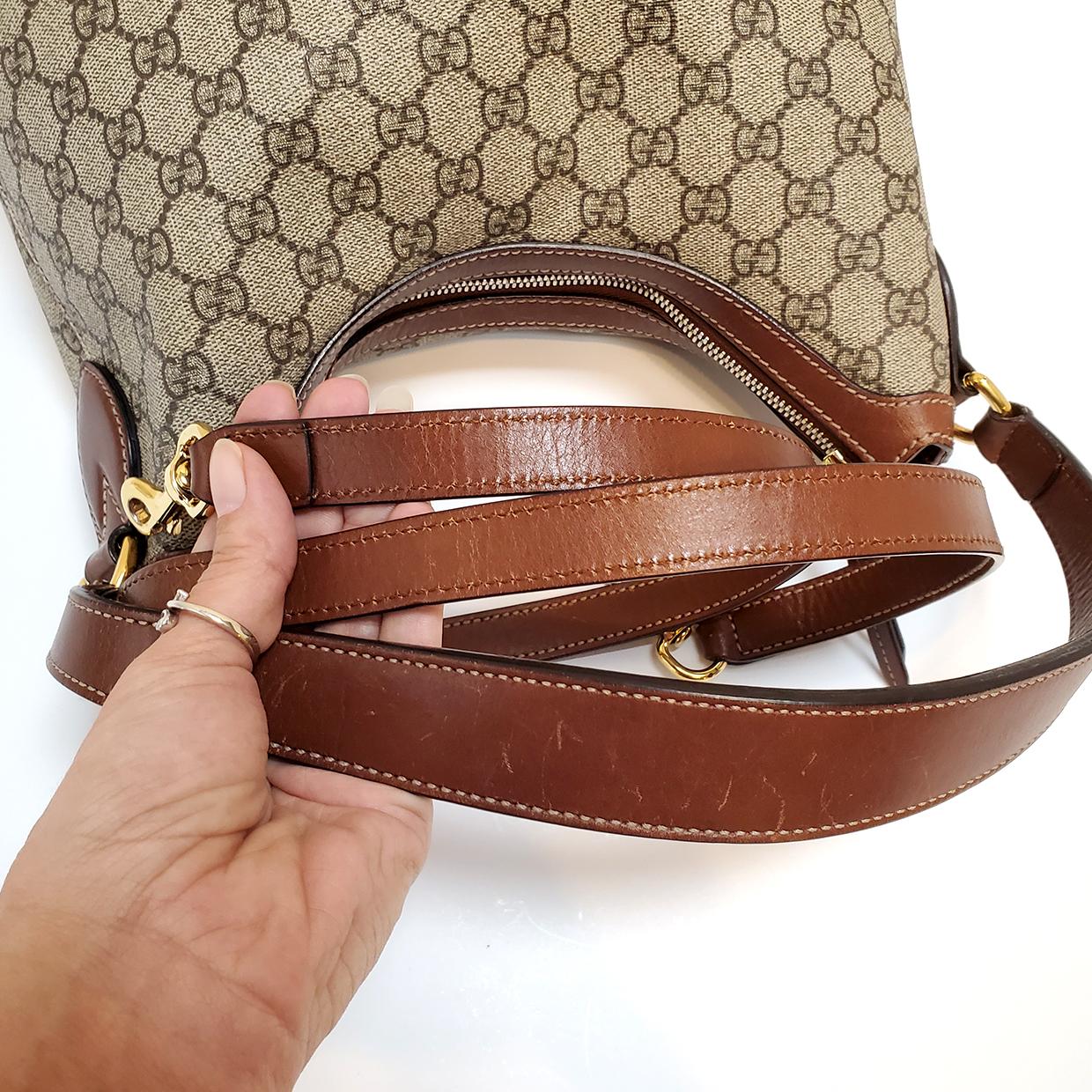 Borsa Hobo Gucci Taupe GG Supreme in vendita 2