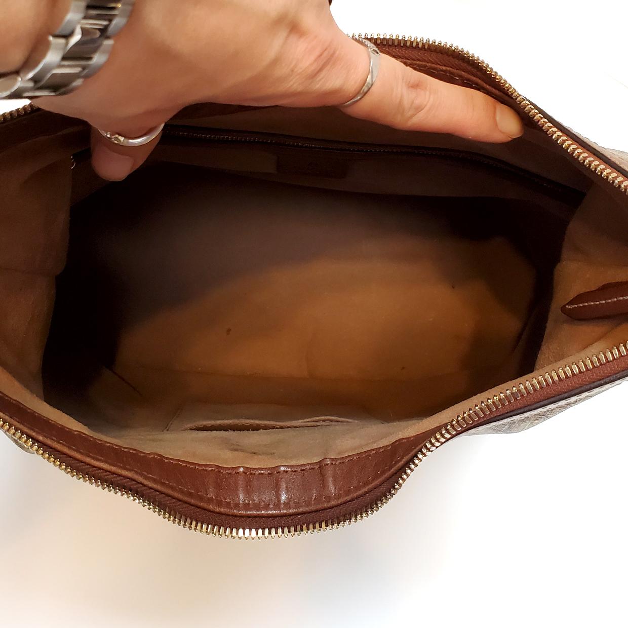 Borsa Hobo Gucci Taupe GG Supreme in vendita 3