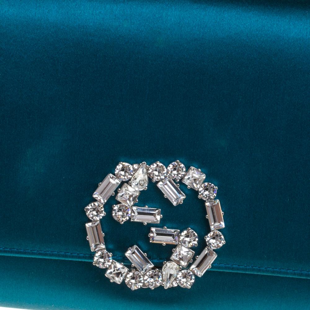 Gucci Teal Blue Satin Crystal Embellished Interlocking G Broadway Clutch In Good Condition In Dubai, Al Qouz 2
