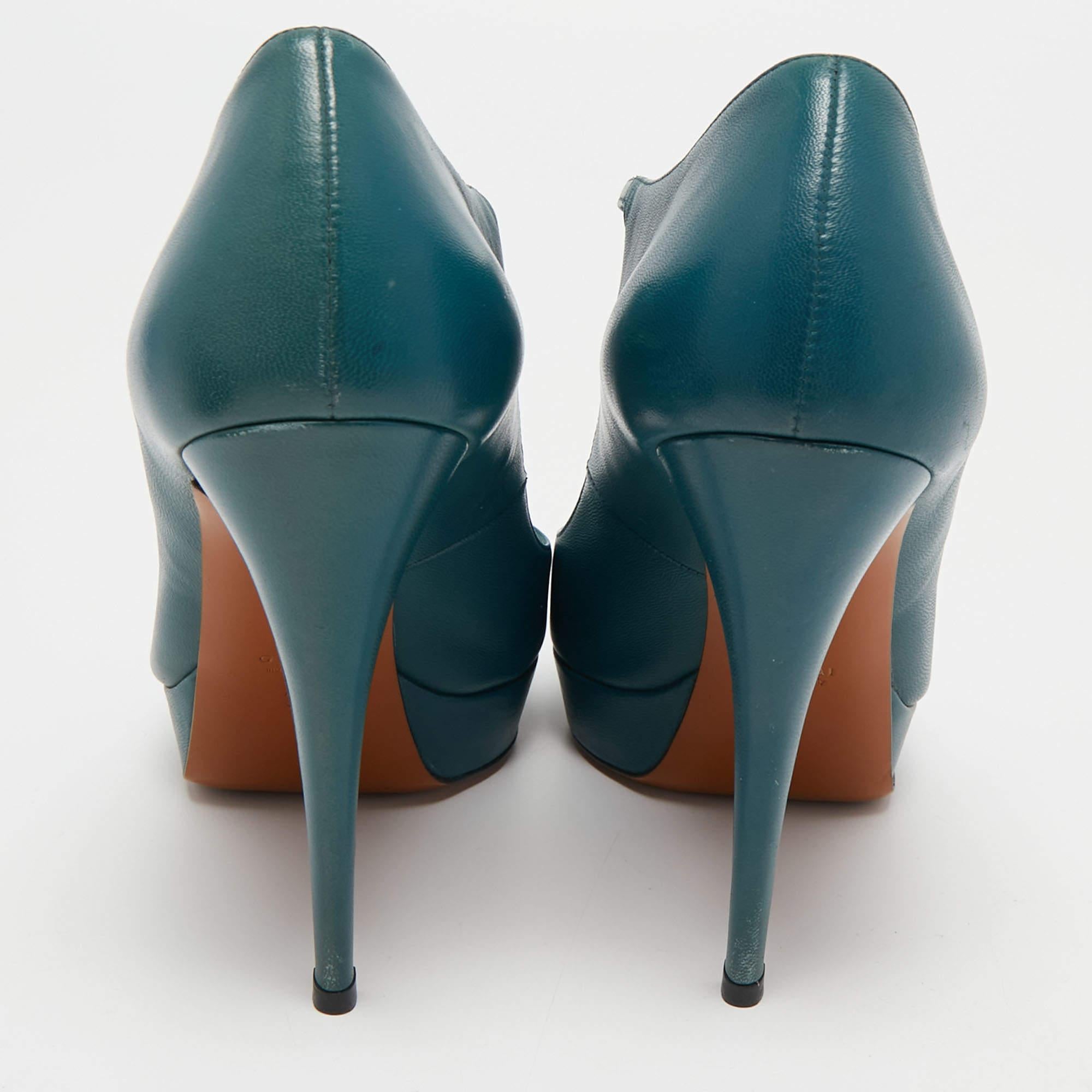 Blue Gucci Teal Leather Betty T-Strap Platform Pumps Size 38 For Sale
