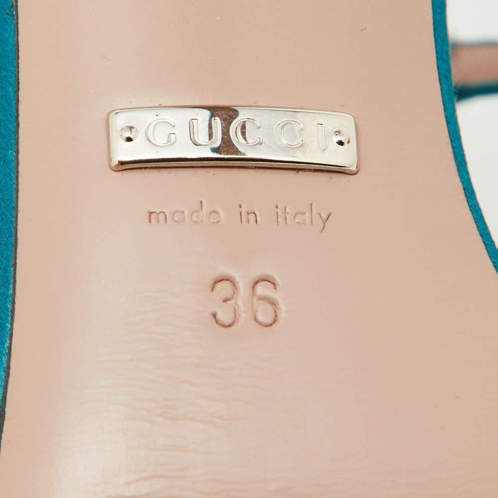 Gucci Sandali con cinturino alla caviglia in raso verde acqua con cristalli intrecciati misura 36 in vendita 4