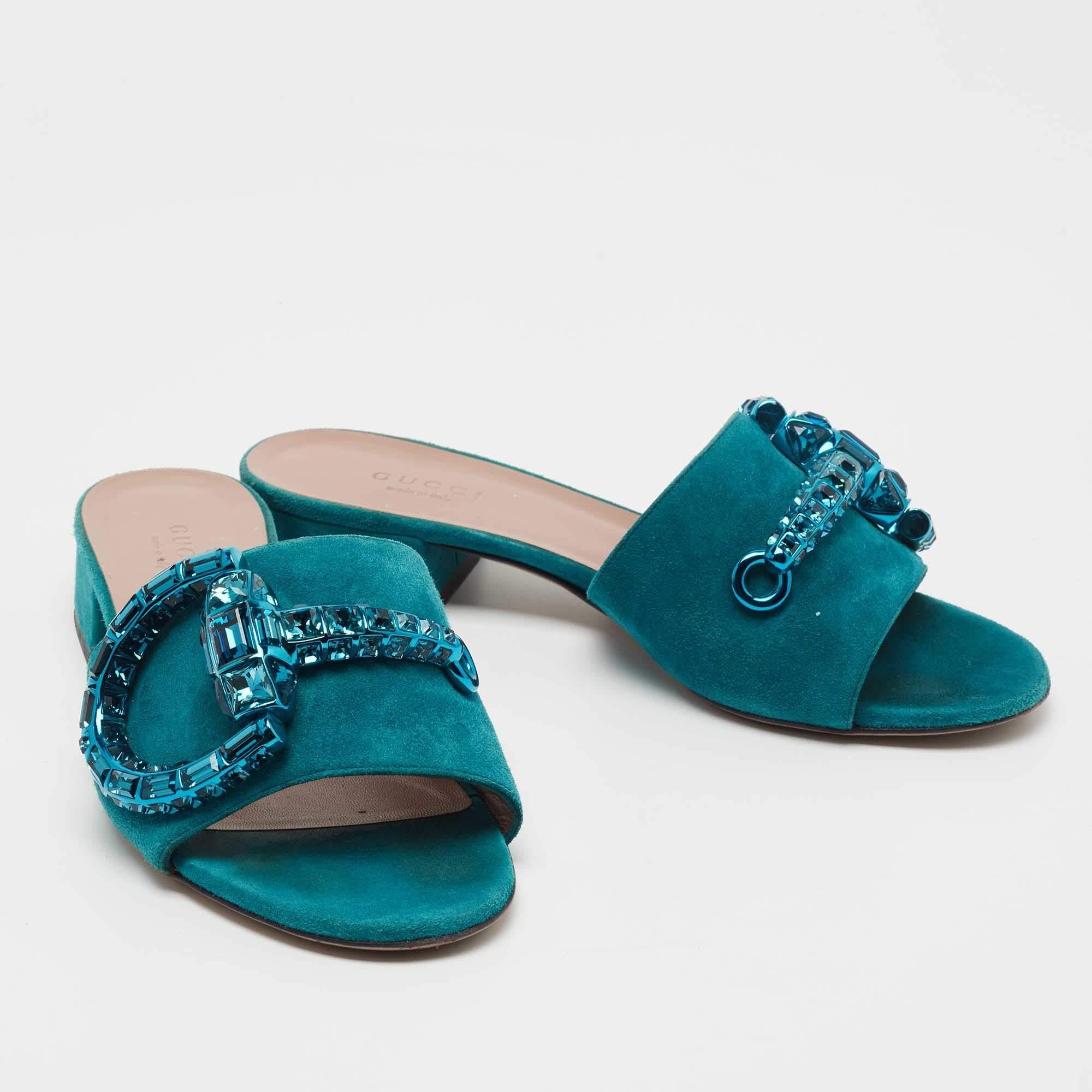 Gucci Teal Suede Maxime Crystal Horsebit Slide Sandals Size 35 In Good Condition In Dubai, Al Qouz 2