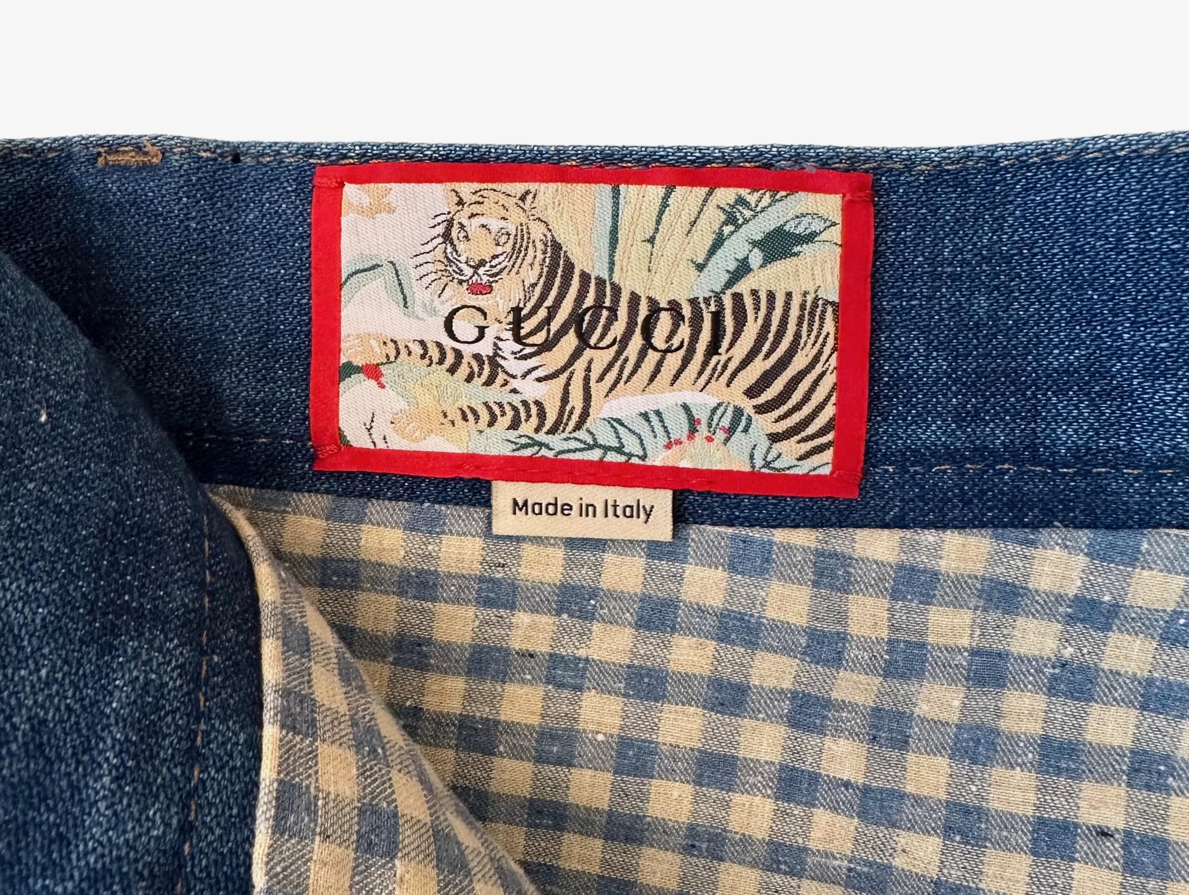 Gucci Tiger Denim Shorts with Embroidery In Excellent Condition For Sale In Geneva, CH