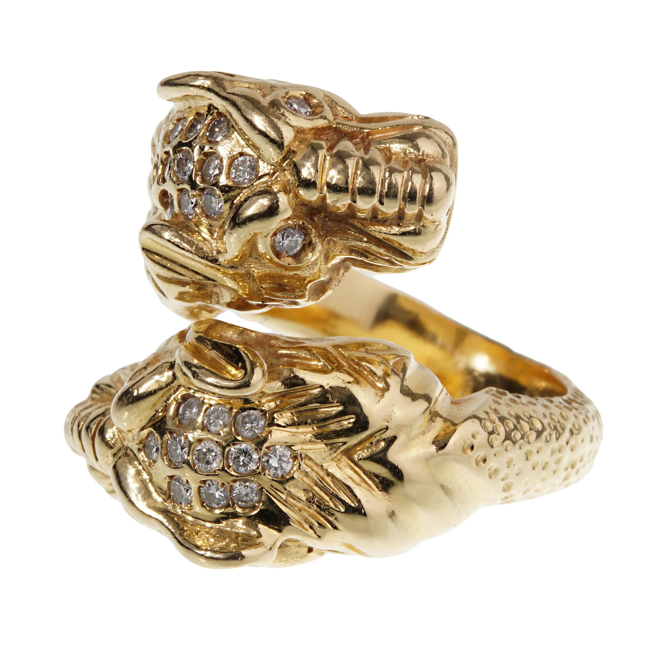 A fierce Gucci cocktail ring showcasing 2 tiger heads adorned with round brilliant cut diamonds set in 18k yellow gold, this fabulous ring measures a size 7 and can be resized if needed.