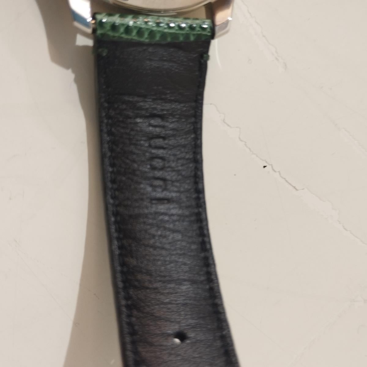 Gucci Timeless Green Watch  In New Condition For Sale In Gazzaniga (BG), IT